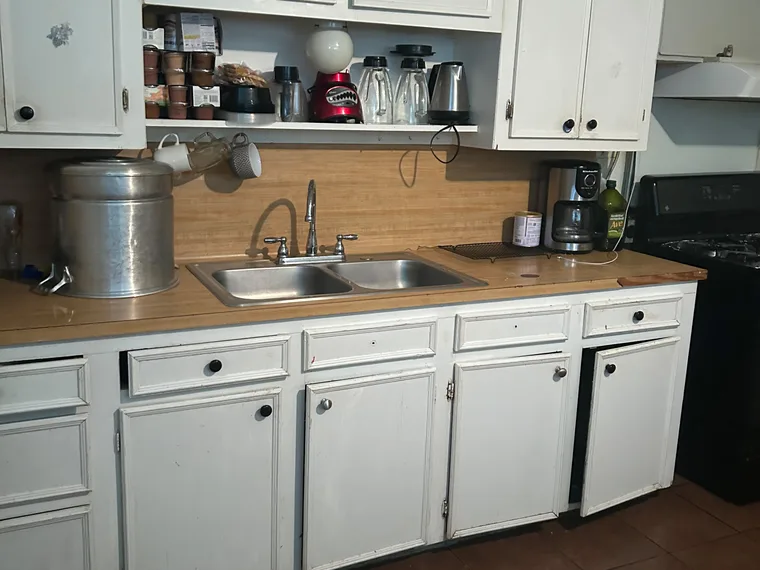 Kitchen counter after cleaning